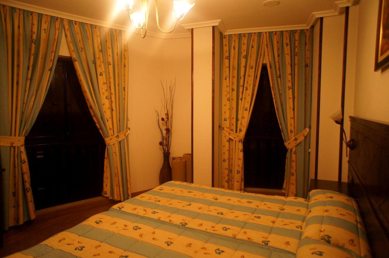 Mirador Da Ribeira Hotel Viana do Bolo Ruang foto